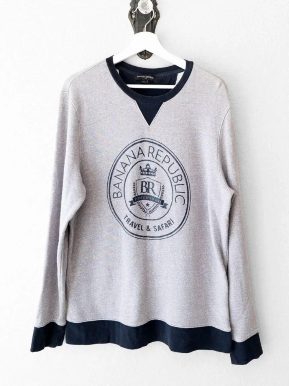Banana Republic Travel Safari Sweatshirt Gray Logo Graphic Pullover Large
